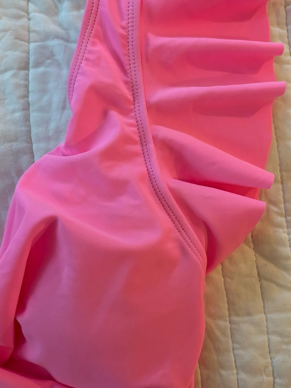B2PRITY NWT Pink Colorblock Ruffle One Piece Swimsuit M Removable Cups